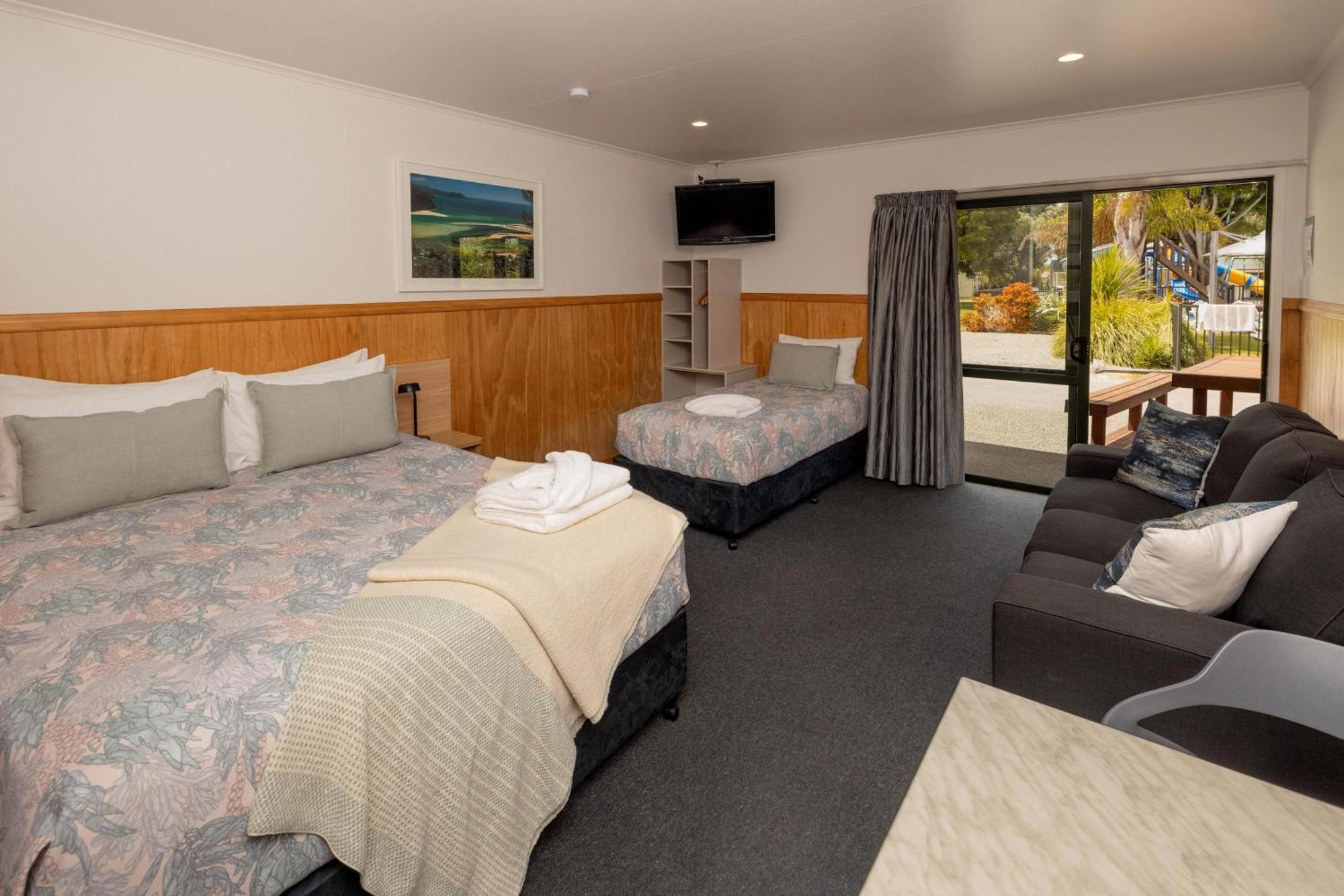 Motueka Top 10 Holiday Park Екстер'єр фото