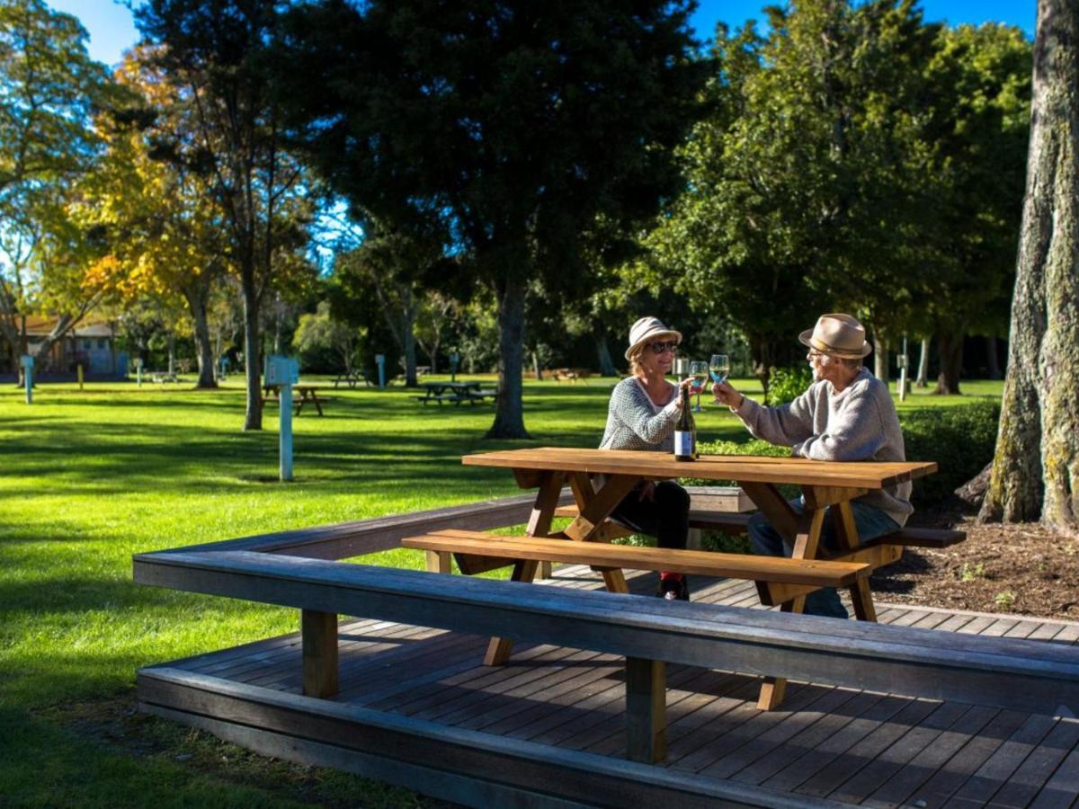 Motueka Top 10 Holiday Park Екстер'єр фото